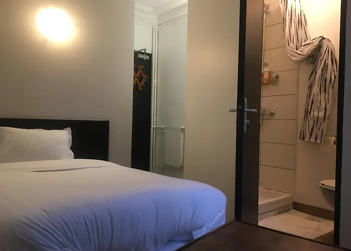 Hotel Le Paris Saint Ouen